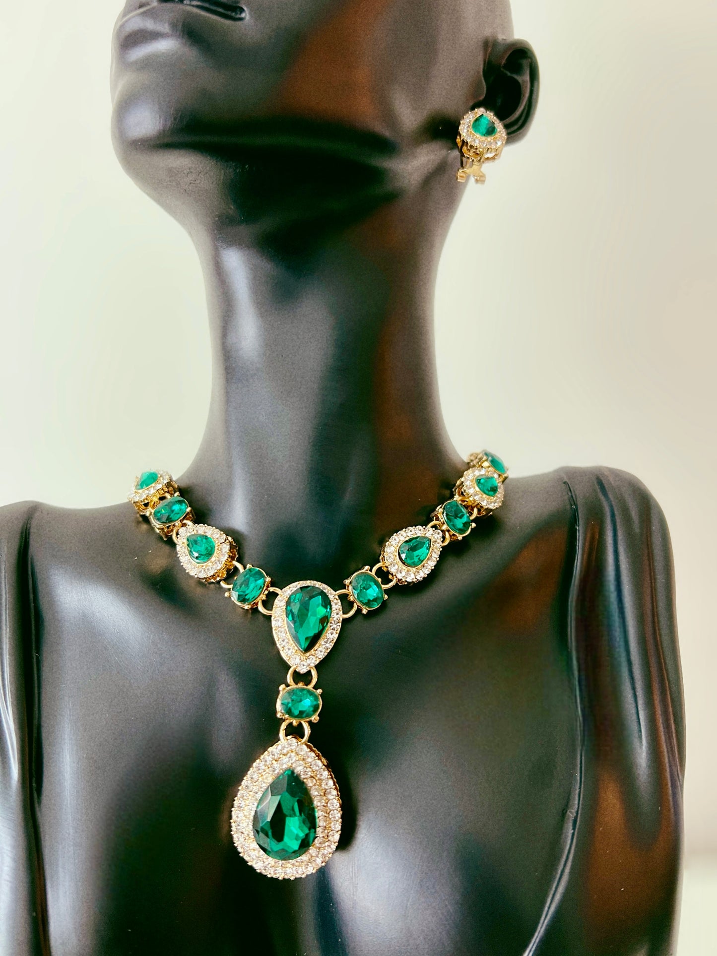 Emerald Jewlery Set