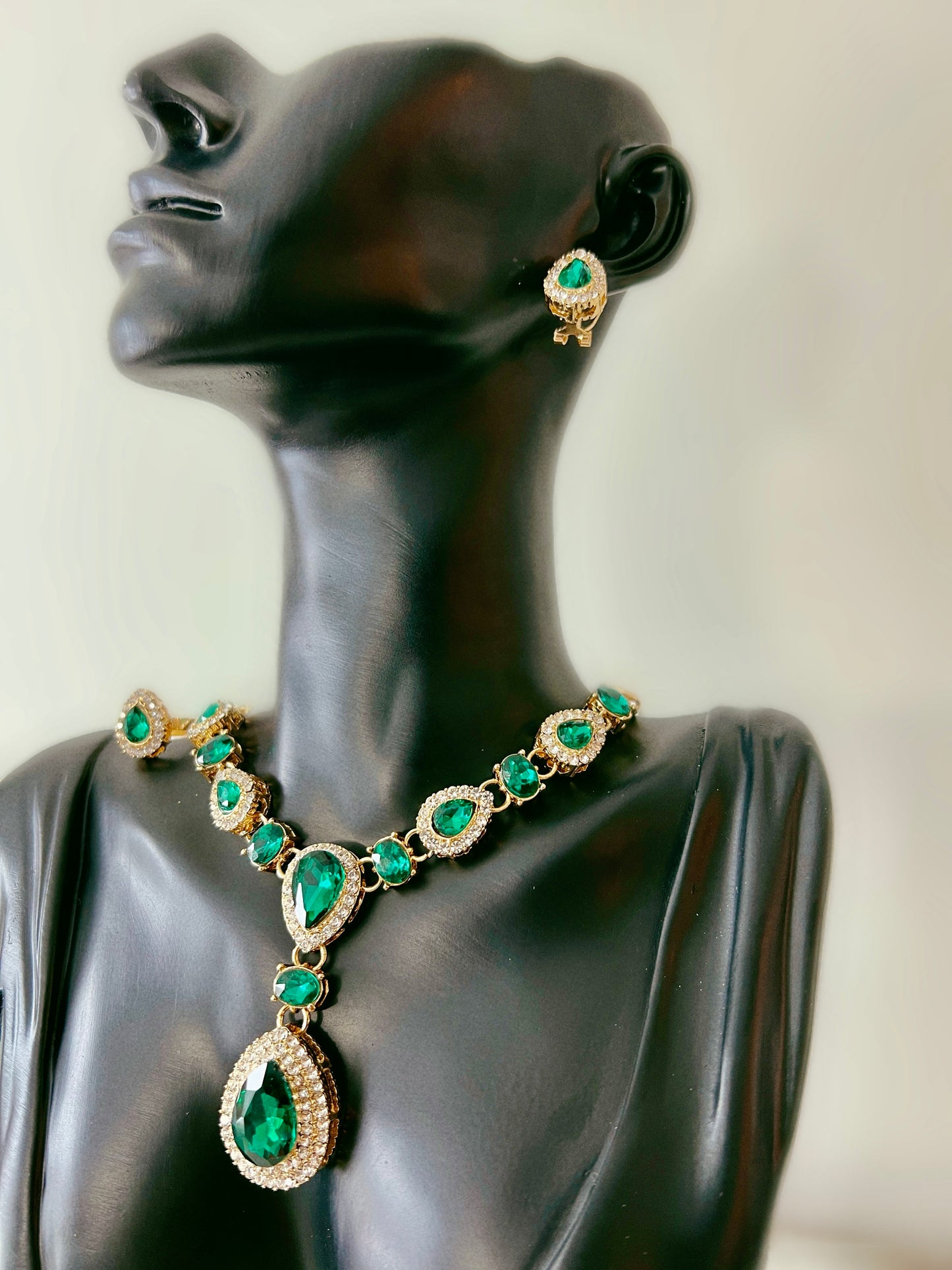 Emerald Jewlery Set